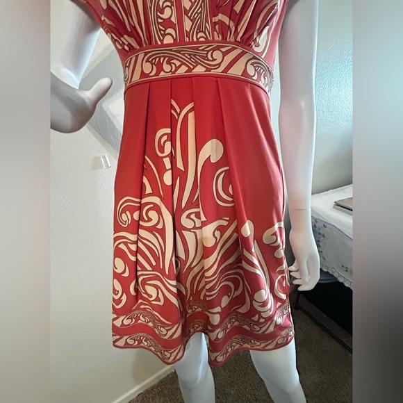 BCBGMaxAzria Stetchy
V-Neck Mod Dress Size
XSmall - Picture 6 of 7